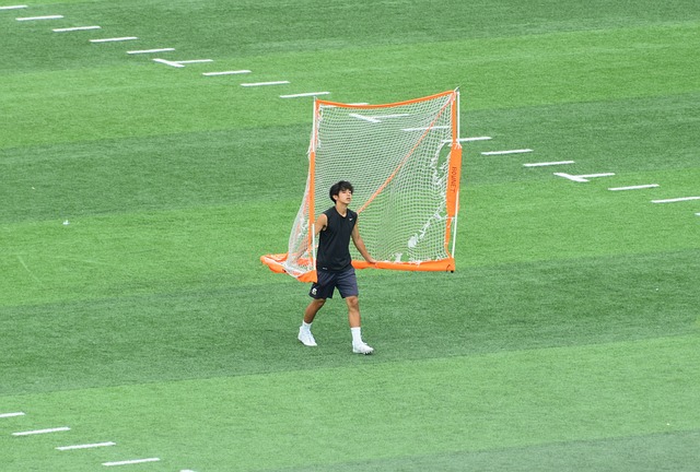 并在场内外