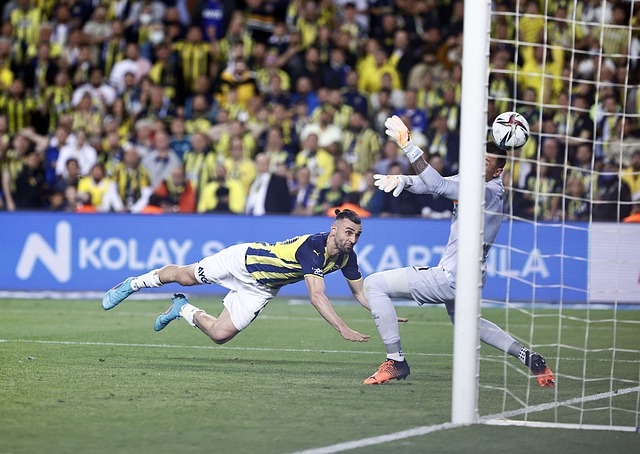 韩乔生:曼联2年烧6亿实实在在打了水漂,百年基业一去不复返.